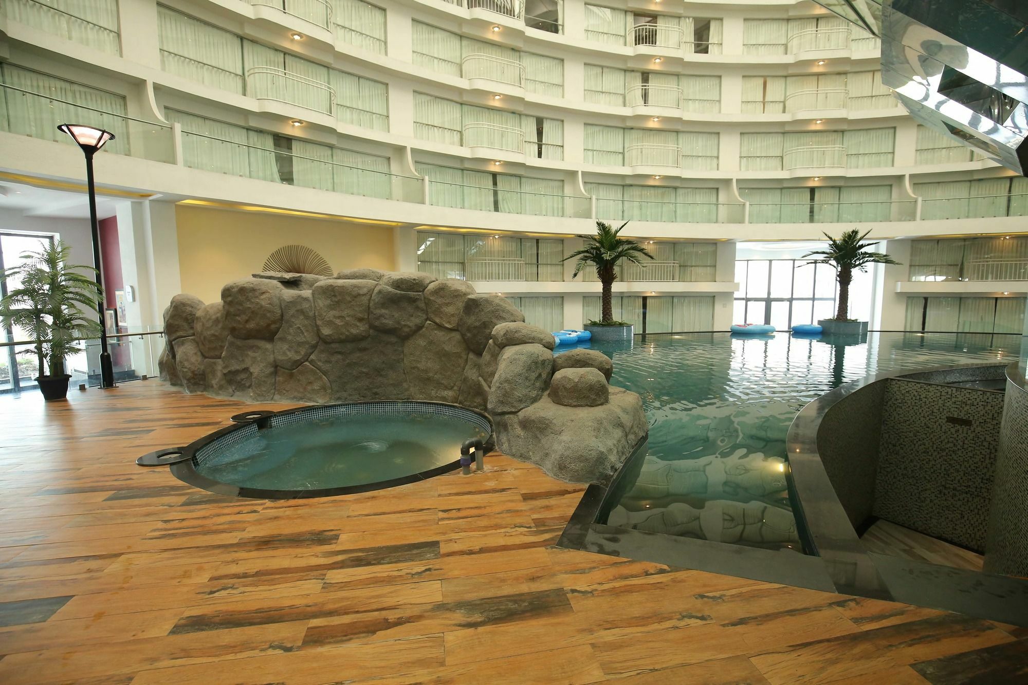 Rajhans Belliza Service Apartment Surat Exterior foto
